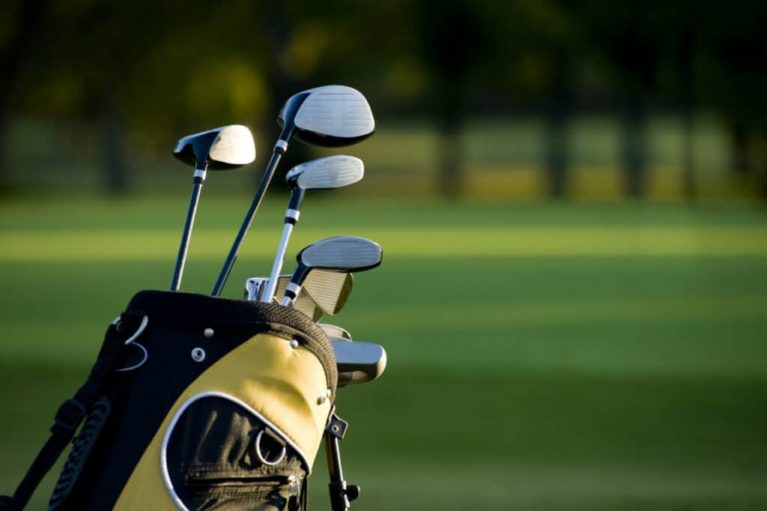 Combien de clubs de golf pour un golfeur débutant ?