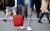 Le sac à bandoulière Bellroy Tokyo Tote est confortable à porter toute la journée